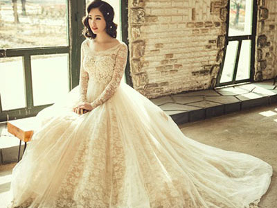 Á hậu Thụy Vân rạng rỡ làm cô dâu
