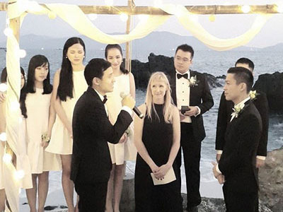 Toàn cảnh lễ cưới đẹp như cổ tích của NTK Adrian Anh Tuấn và bạn trai