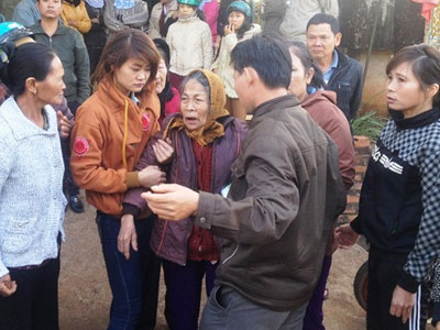 Cụ bà 90 tuổi đi nhận dạng nghi can giết cả nhà trong đêm
