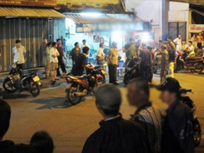 Hai thanh niên thiệt thân vì trêu ghẹo bạn gái của kẻ côn đồ