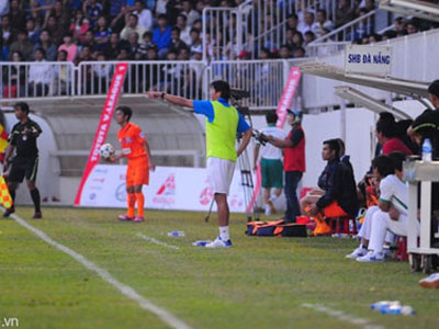 HLV Huỳnh Đức: "Công Phượng giả vờ ngã kiếm penalty"