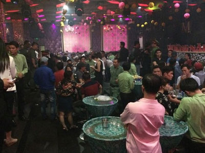 TP HCM: Công an kiểm tra vũ trường, hơn 200 người bỏ chạy