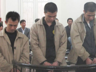 Băng nhóm chém cảnh sát cướp xe tay ga hầu tòa
