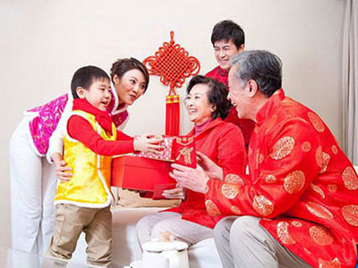 Chọn người hợp tuổi xông đất đầu năm Ất Mùi 2015 tuổi Mậu Tý