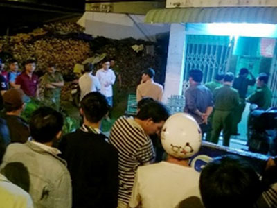 Nửa đêm đạp cửa xông vào nhà truy sát hai vợ chồng