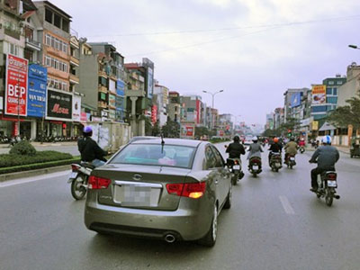Hà Nội gỡ bỏ dải phân làn cứng: Không lãng phí?