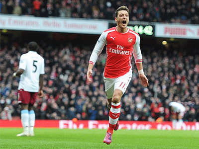 Arsenal 5-0 Aston Villa: Oezil giúp Pháo thủ áp sát Top 4