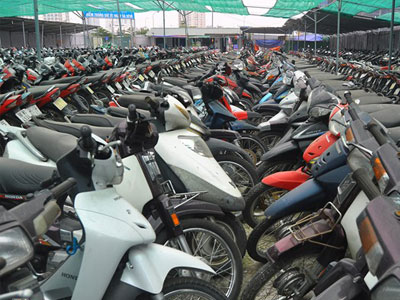 Hàng chục SH, môtô nửa tỷ vô chủ ở bãi giữ xe vi phạm