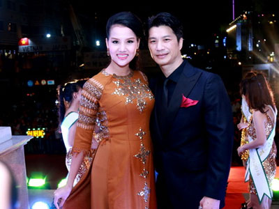 Bebe Phạm đẹp "tròn trịa" bên Dustin Nguyễn sau khi cưới