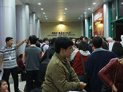 Huế: Thời tiết xấu, nhiều máy bay không thể hạ cánh