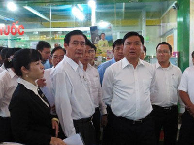 Bộ trưởng Thăng kêu gọi tẩy chay các DN không giảm giá cước