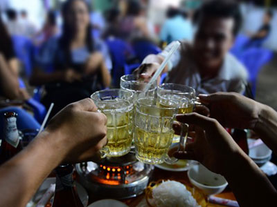 Nỗi lo ngày Tết: Nhậu nhẹt, chém gió… nhập viện vì Tết