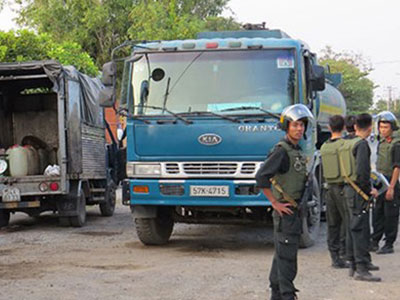 Bắt thêm hai nghi can trộm xăng máy bay