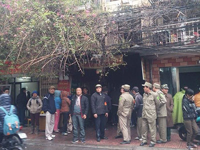 Cháy khu tập thể Thành Công, phụ nữ mang bầu vừa chạy vừa kêu cứu
