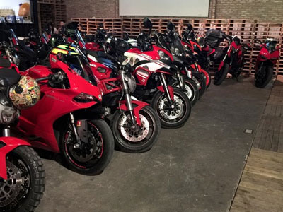 Dàn Ducati hội tụ trong quán bar ở Sài Gòn