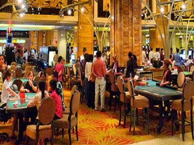 Hàng ngàn con bạc xuất ngoại tìm "vận may" dịp cuối năm