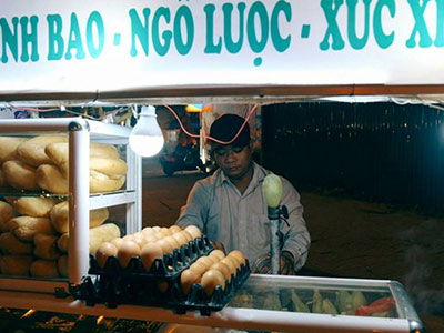 Chàng bán xôi ở Hà Nội bất ngờ nổi tiếng mạng