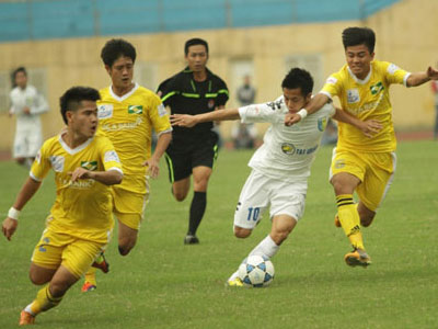 Khuất phục Hà Nội T&T, SLNA vào top 4