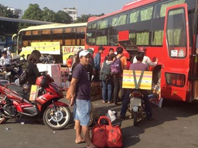 Bến xe, nhà ga Sài Gòn rộn ràng ngày giáp Tết
