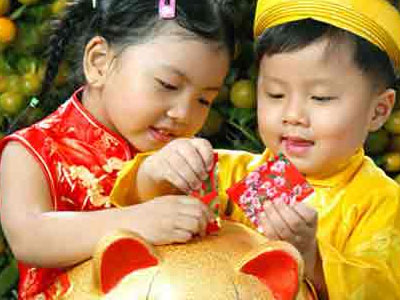 Lì xì trẻ em để làm vui lòng... người lớn