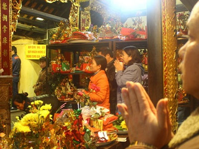 Có nên “vay vốn” đền bà Chúa Kho để làm giàu?