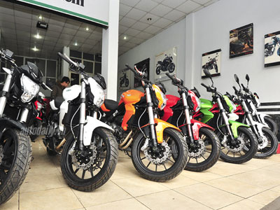 Loạt môtô 300cc giá "mềm" bất ngờ “đổ bộ” về Hà Nội