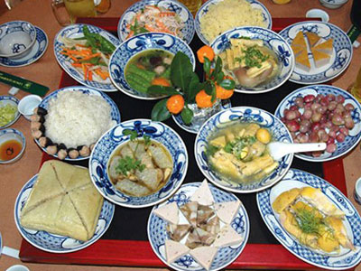 Chuẩn bị mâm cơm cúng tất niên như thế nào?