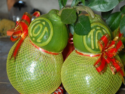 Bưởi hồ lô sinh đôi 5 triệu đồng, không đủ hàng để bán
