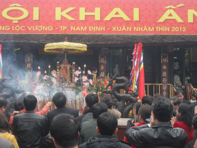 Mâu thuẫn nội bộ vì thu chi tiền ở nơi thờ tự