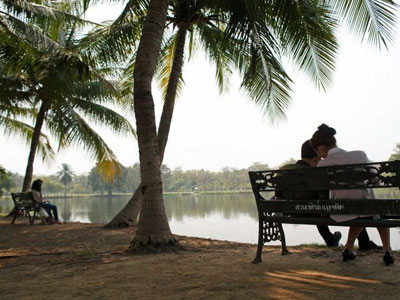 Thái Lan kêu gọi giới trẻ bớt “yêu” ngày Tình nhân