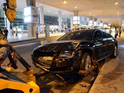 Chủ xe vụ Audi "đại náo" sân bay chịu trách nhiệm thế nào?