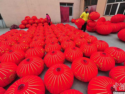 Làng nghề đèn lồng ngập sắc đỏ trong ngày giáp Tết