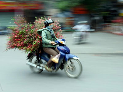 Không khí chiều 30 Tết ở Hà Nội, Sài Gòn