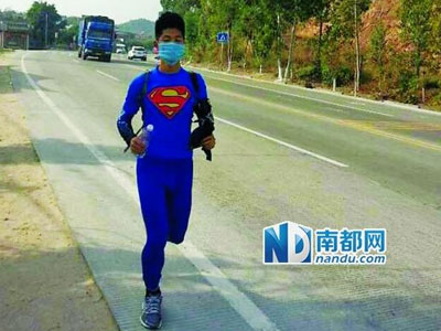 Chàng trai bộ hơn 350km để về nhà đón tết với gia đình