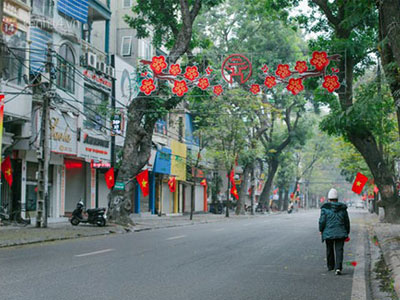 Phố phường Hà Nội bình yên sáng mùng 1 Tết