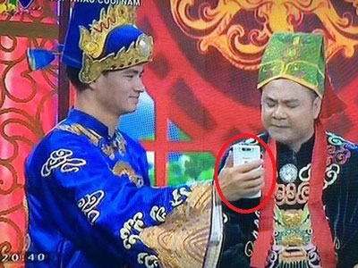 Táo quân 2015: "Quá lố" với màn quảng cáo điện thoại