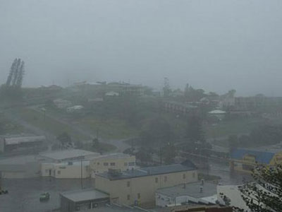 Bão kép tấn công Australia, hàng chục ngàn người sơ tán