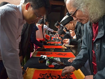Xếp hàng xin chữ ở Văn Miếu - Quốc Tử Giám