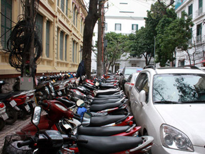 Hà Nội: Giá vé gửi xe tăng chóng mặt dịp Tết