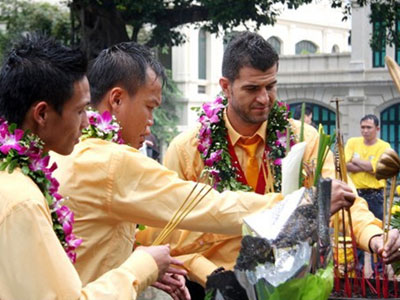 Những chuyện mê tín độc, lạ tại V.League