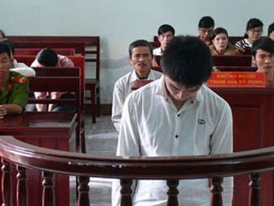 Rủ bạn đi bar, quay qua cưỡng hiếp