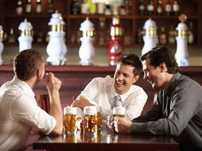 Rượu bia nạp vào cơ thể bao nhiêu là vừa?