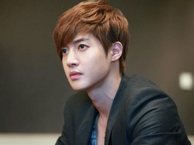 Bạn gái bị hành hung bất ngờ công bố có thai với Kim Hyun Joong