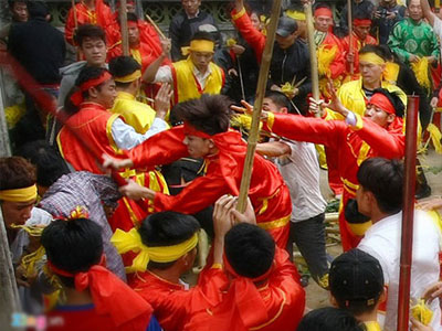 Hỗn chiến kinh hoàng ở lễ hội đền Gióng