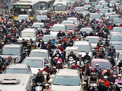 Ùn tắc kéo dài trong ngày làm việc đầu năm