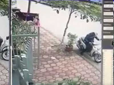 Clip: Để xe xịn trước nhà bẫy trộm, suýt mất luôn xe