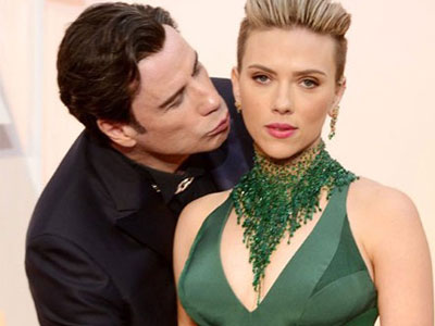 Dư âm Oscar 2015: Mổ xẻ màn sờ soạng “khó đỡ” của John Travolta