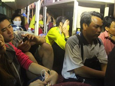 Xe đò khổ ải, hàng không bớt căng thẳng