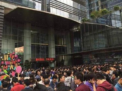5000 nhân viên Tencent xếp hàng nhận lì xì của ông chủ