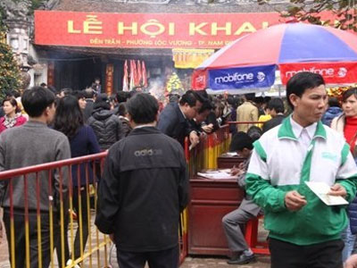 Lễ hội đền Trần 2015: phát ấn sớm 1 tiếng cho du khách